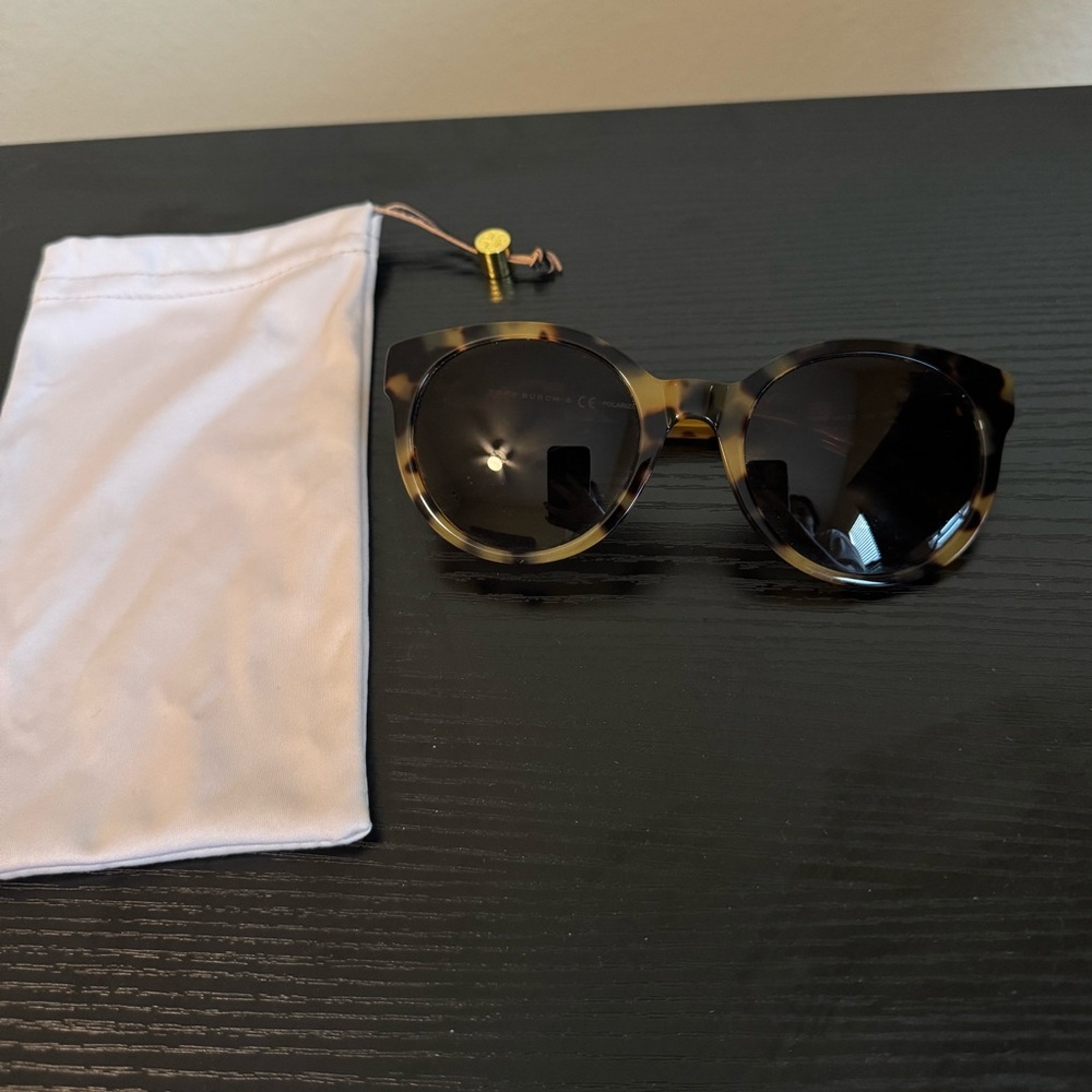 Tory Burch leopard print Stylish tortoise shell sunglasses.